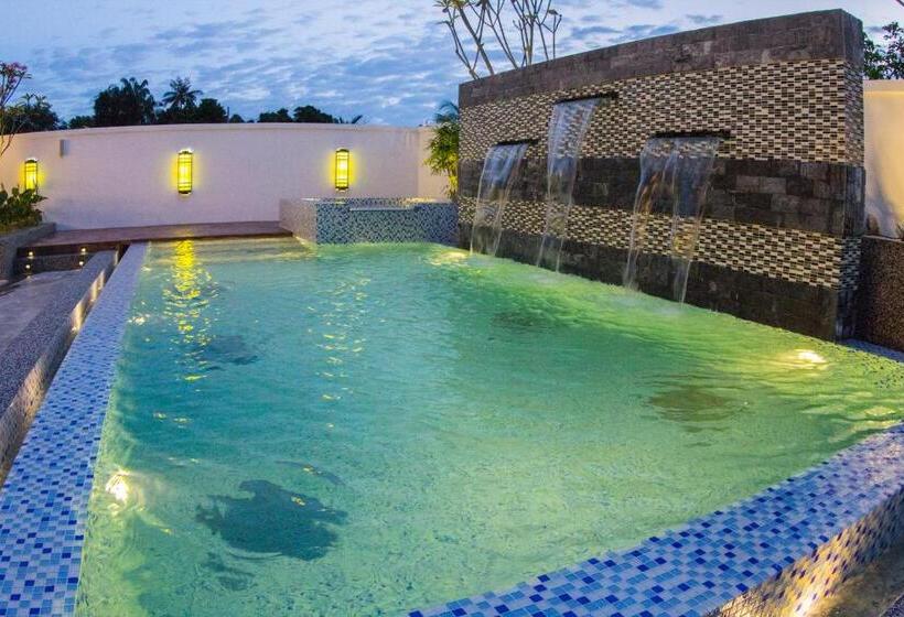 اتاق خانوادگی, Secret Garden Warni Villa