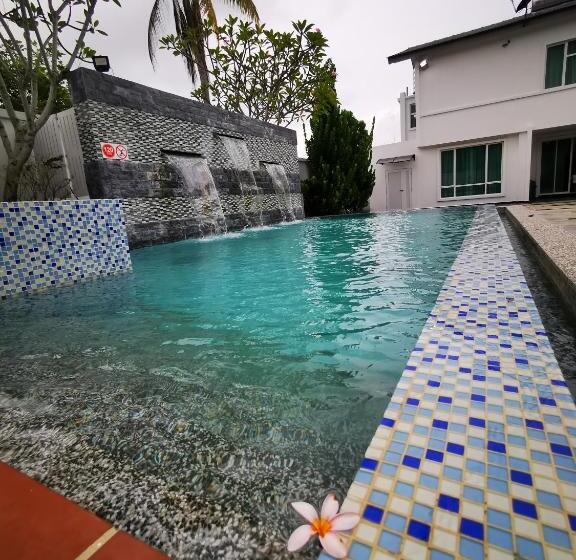اتاق لوکس, Secret Garden Warni Villa