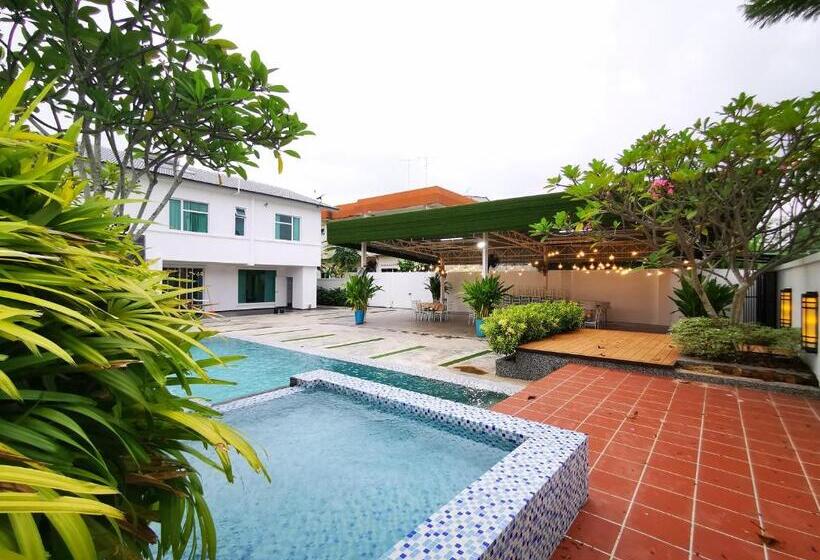 اتاق لوکس, Secret Garden Warni Villa