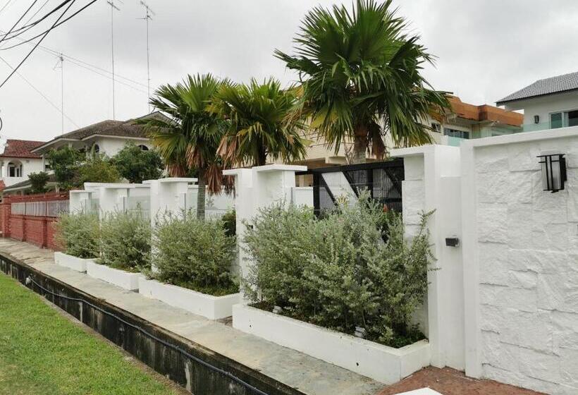 اتاق استاندارد سه نفره, Secret Garden Warni Villa