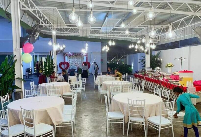 بانگلوی لوکس, Secret Garden Warni Villa