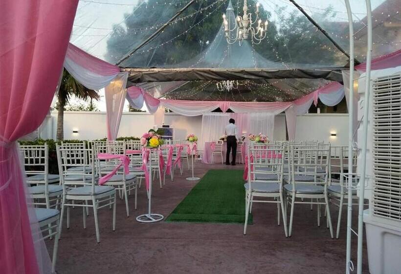 بانگلوی لوکس, Secret Garden Warni Villa