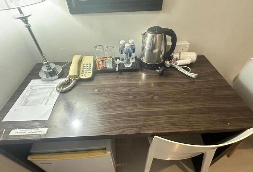 اتاق خانوادگی, Kingsman Boutique
