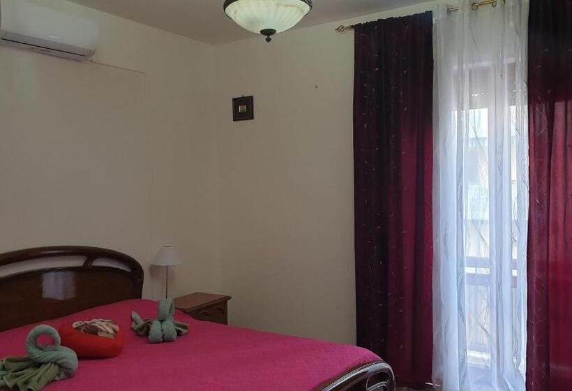 Standard Room Shared Bathroom, Bingo 2