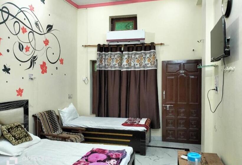 Четырехместный Номер Стандарт, Pushpa Home Stay