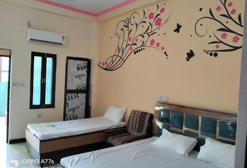 Четырехместный Номер Стандарт, Pushpa Home Stay