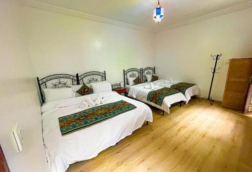 Quarto Quádruplo Estandar, Riad El Wazzania