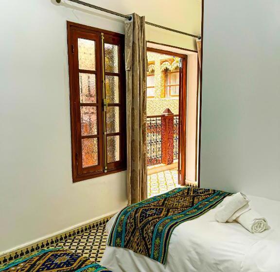 Quarto Triplo Estandar, Riad El Wazzania