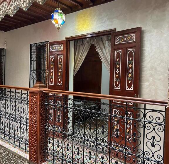 Quarto Estandar, Riad El Wazzania