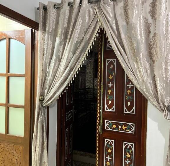 Quarto Quádruplo Estandar, Riad El Wazzania