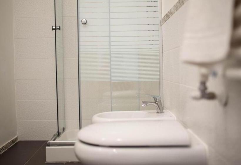 اتاق استاندارد سه نفره, B&b Liola