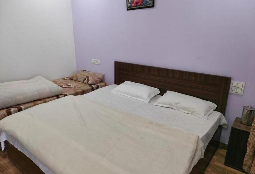 스탠다드 트리플 룸, Neelansh Resort Sonprayag