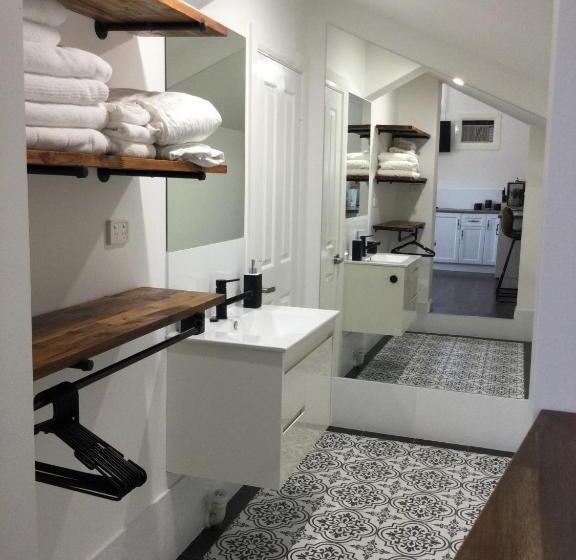 اتاق استاندارد, Studio On Denne