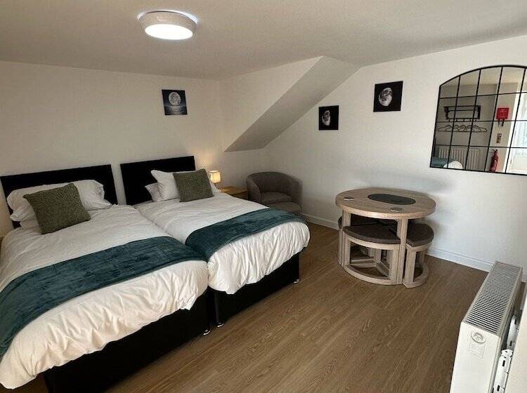 Номер Стандарт, The Highmead