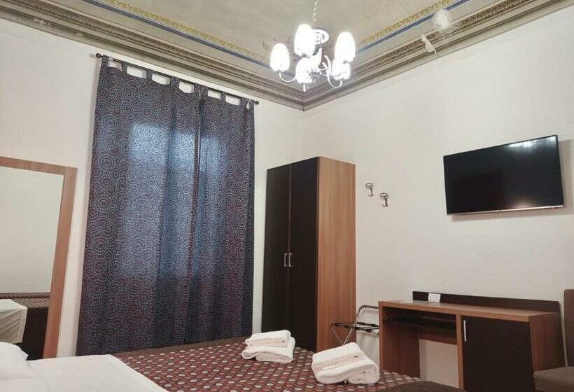 اتاق استاندارد, Adelaide House
