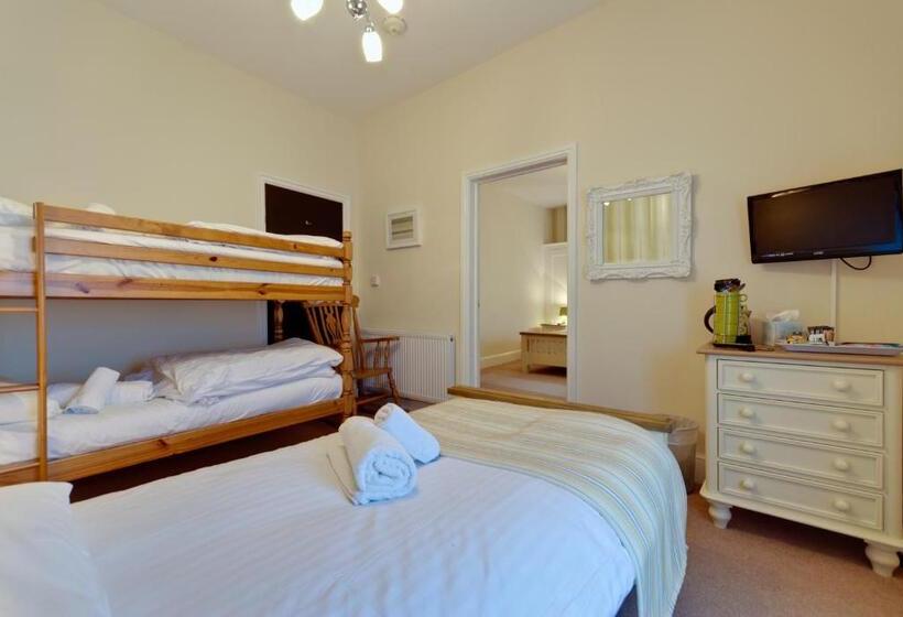 Family Suite, Lauriston & Lawton Court
