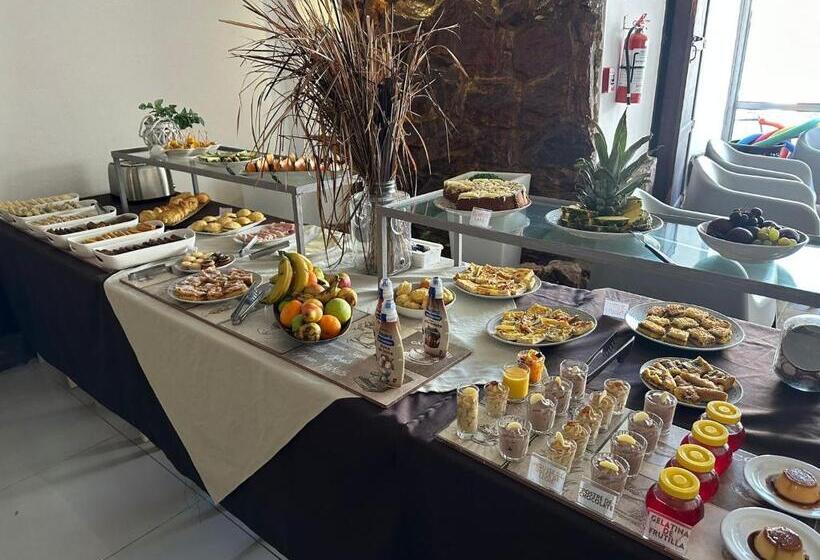 Economy Triple Room, Lujan