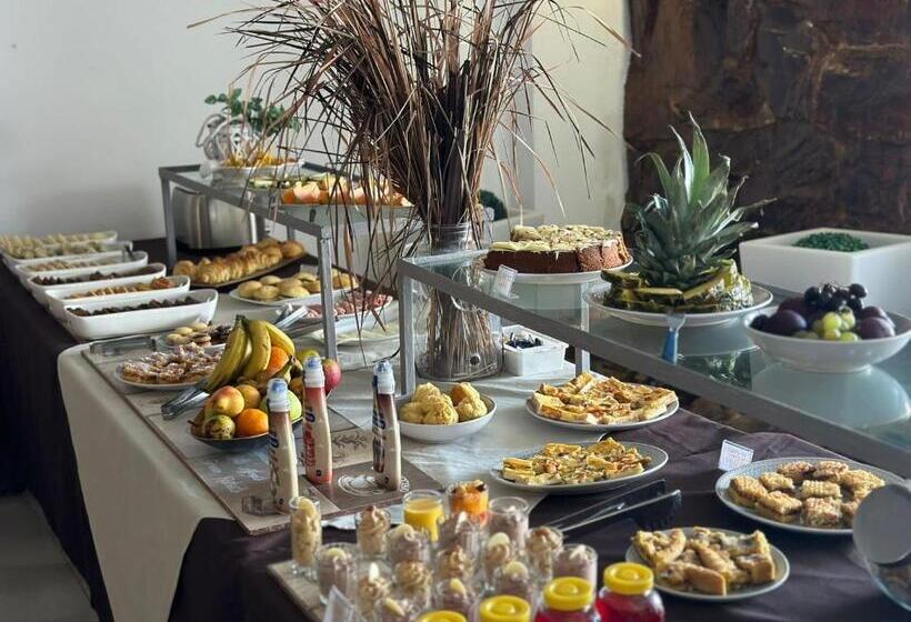 Economy Triple Room, Lujan