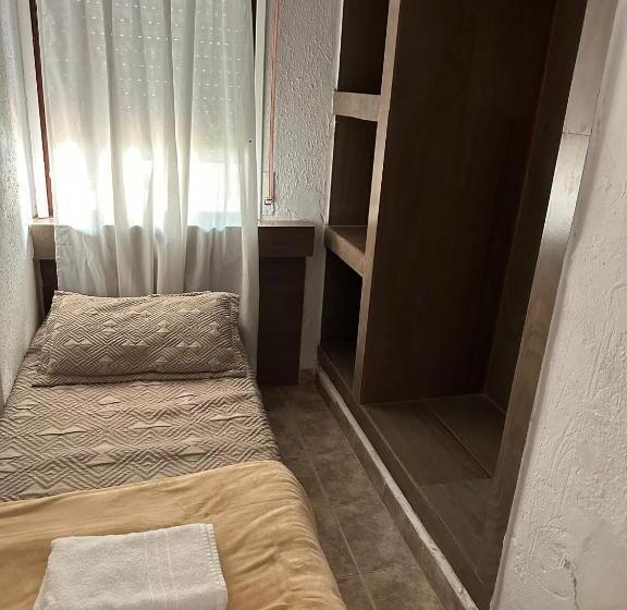 اتاق استاندارد چهار تخته, Lujan