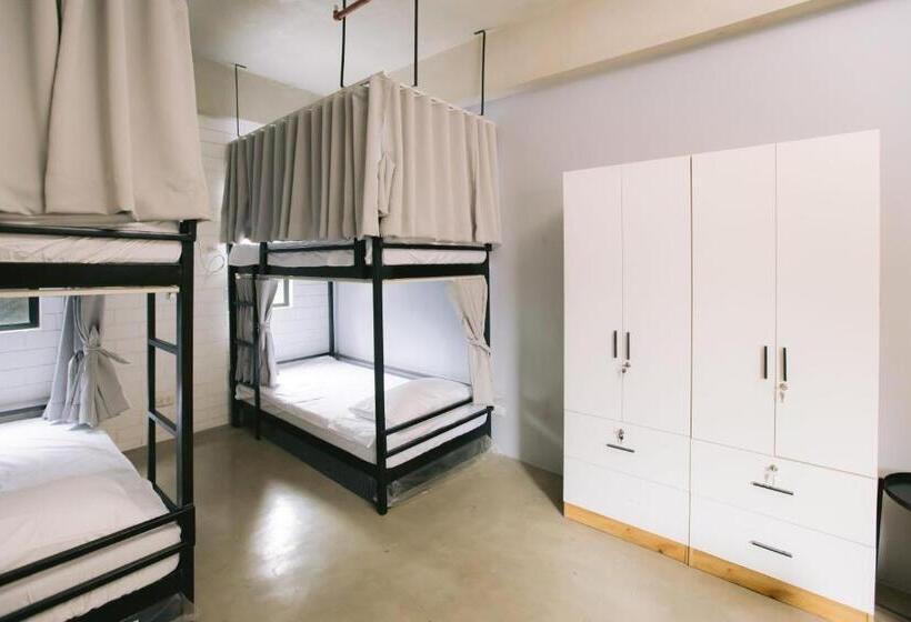 Кровать в Общей Комнате, 10 Oxford Residences