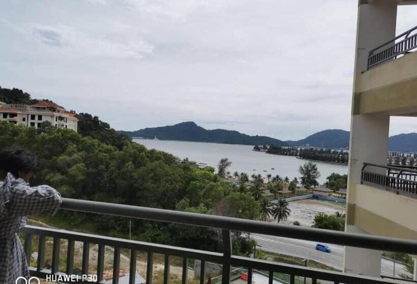 Апартаменты 1 Спальня Вид на Бассейн, Marina Heights Hotel 3 Bedrooms Swimming Pool View Lumut Manjung