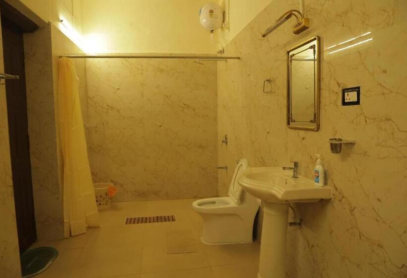 Номер Deluxe, Harris Holiday Inn