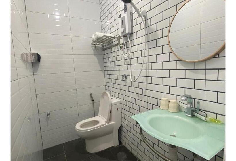 Трехместный Номер Deluxe, Oyo 90857 Hotel Kong Jing