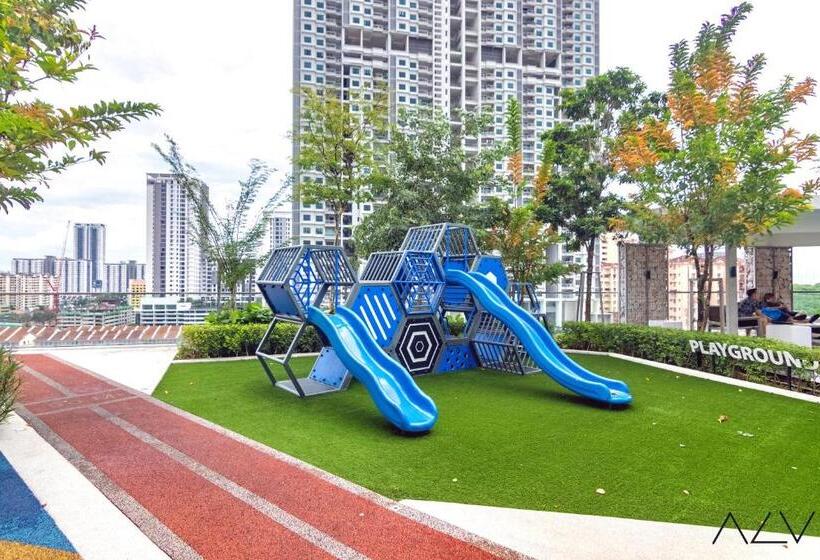 דירת חדר נוף לים, Urban Suites, Classic Collection By Stellar Alv