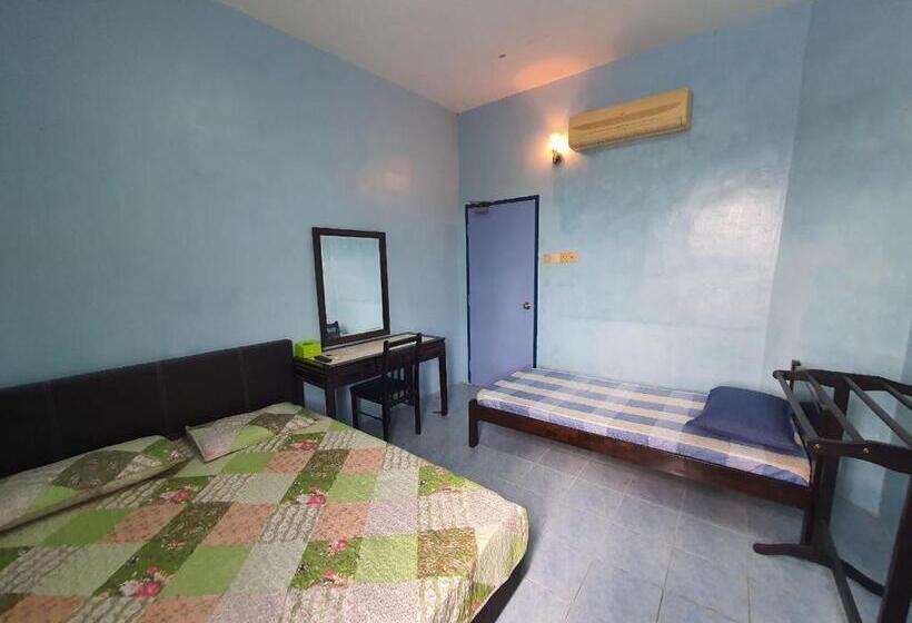 Трехместный Номер Классика, Deummah Guest Room