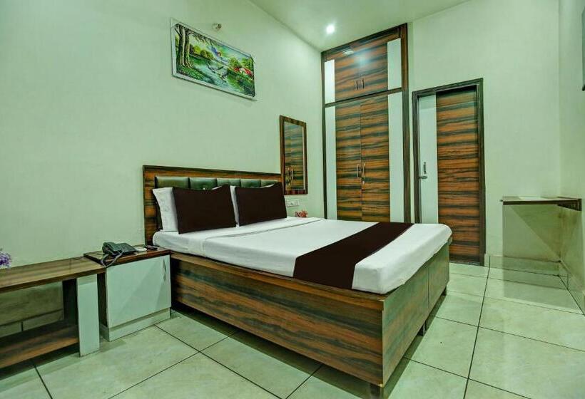 Трехместный Номер Классика, Oyo Hotel Royal Galaxy