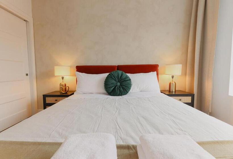 Apartamento 2 Dormitórios, Rozenhaus Montreal