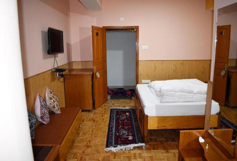 اتاق استاندارد با چشم‌انداز کوهستان, Alpine Guest House