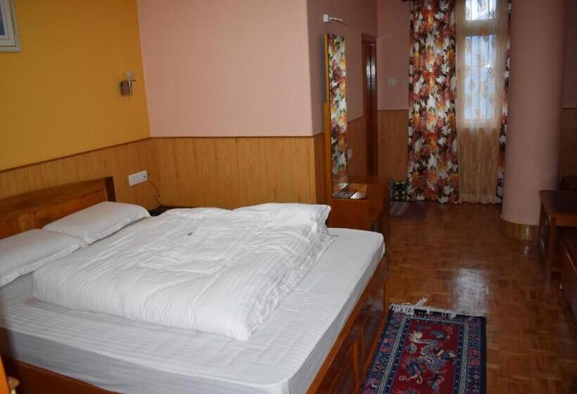 اتاق استاندارد با چشم‌انداز کوهستان, Alpine Guest House