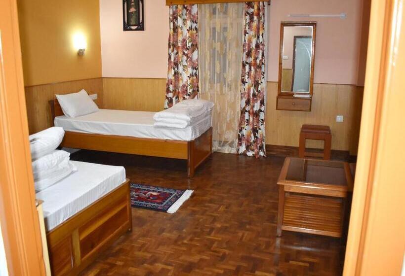 اتاق خانوادگی, Alpine Guest House