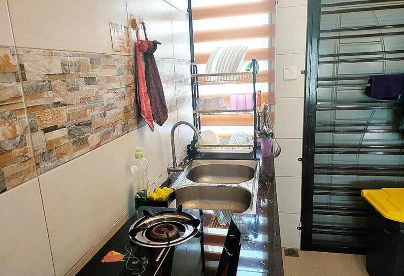 Дом 4 Спальни, Naira Homestay Kota Bharu ,wakaf Che Yeh 4 Bilik 3 Aircond