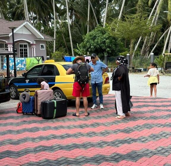 بانگلوی استاندارد, Airport Kelantan Homestay & Transit