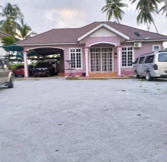 بانگلوی استاندارد, Airport Kelantan Homestay & Transit