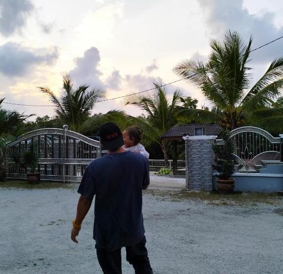 بانگلوی استاندارد, Airport Kelantan Homestay & Transit