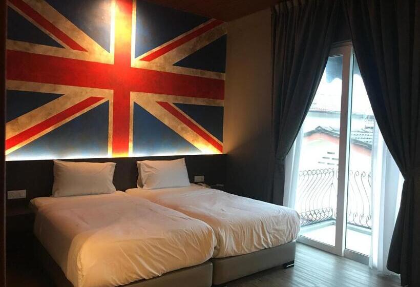 Номер Стандарт с Балконом, The Corner House