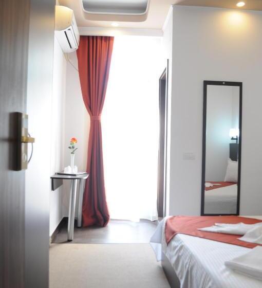 Balkonlu Standart Oda, Evia