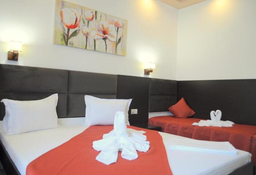 Balkonlu Üç Kişilik Standart Oda, Evia