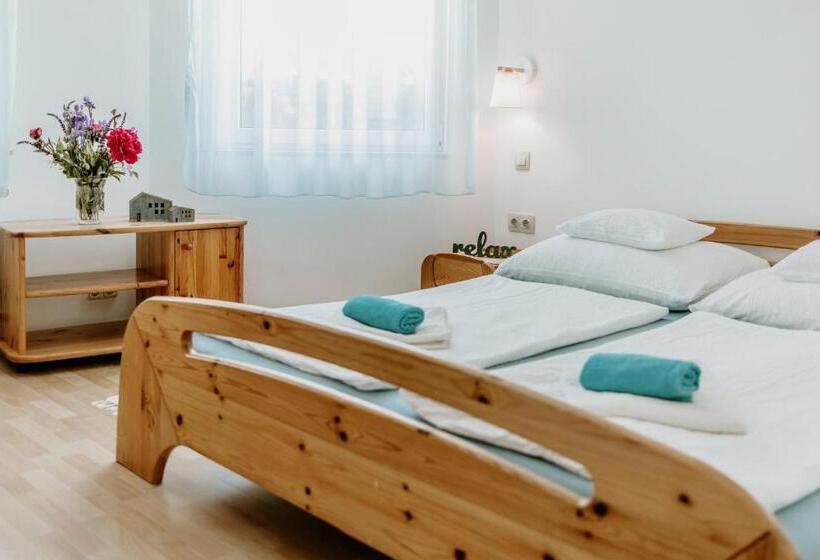 Семейный Номер, Kék Vendégház Family Resort