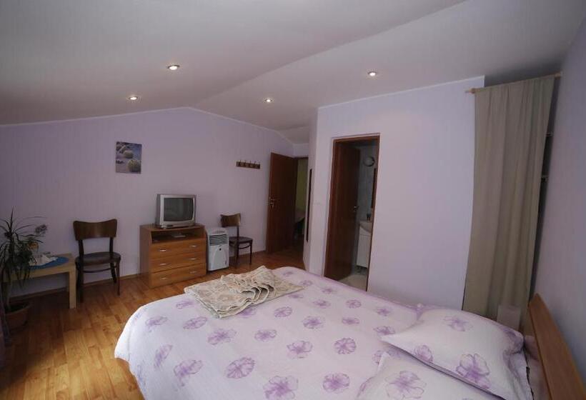 Номер Стандарт, Pension Casa Anadam