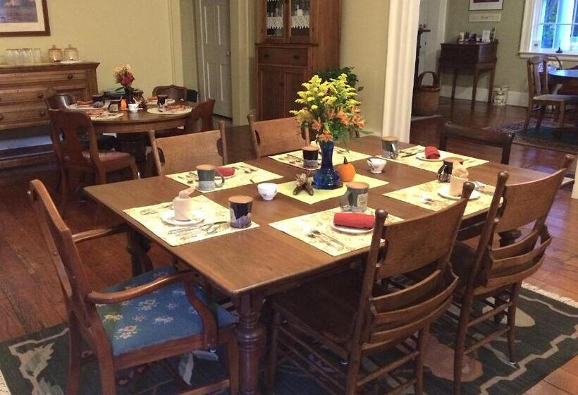 스탠다드 룸 킹사이즈 침대, The Bed And Breakfast At Oliver Phelps