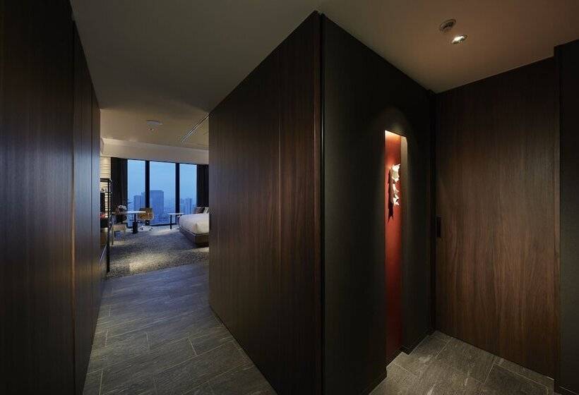 Номер Deluxe, Conrad Osaka