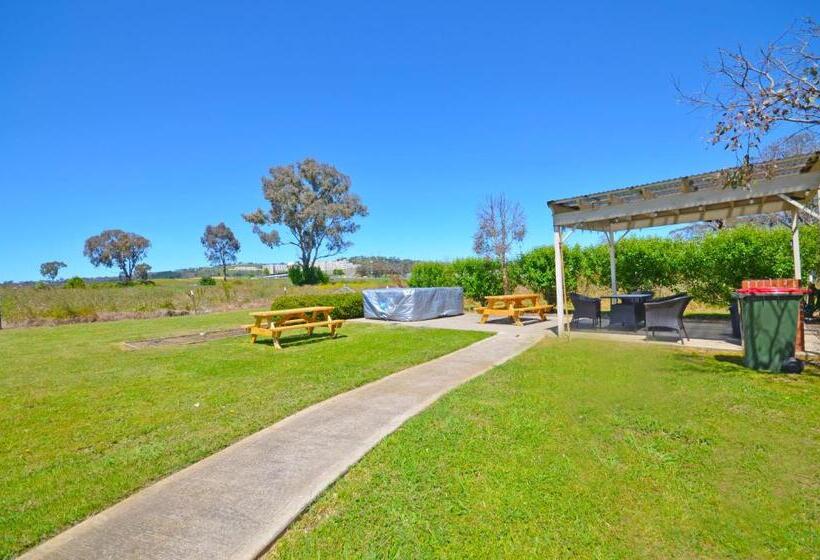 غرفة سوبيريور ثلاثية, The Hallows Accommodation