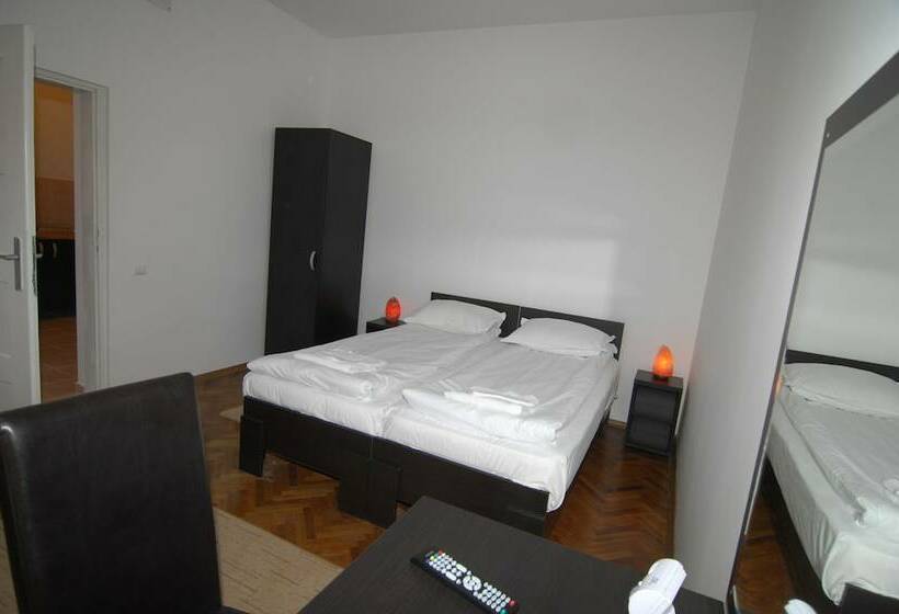 إستوديو قياسى, Main Square Apartments & More