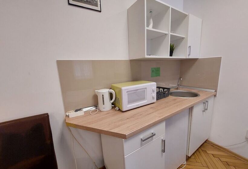 إستوديو قياسى, Main Square Apartments & More