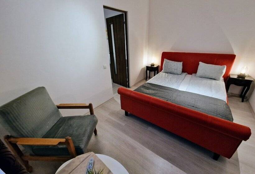 جناح عائلي, Main Square Apartments & More