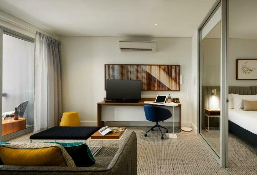 آپارتمان 1 خوابه با بالکن, Quest Port Adelaide